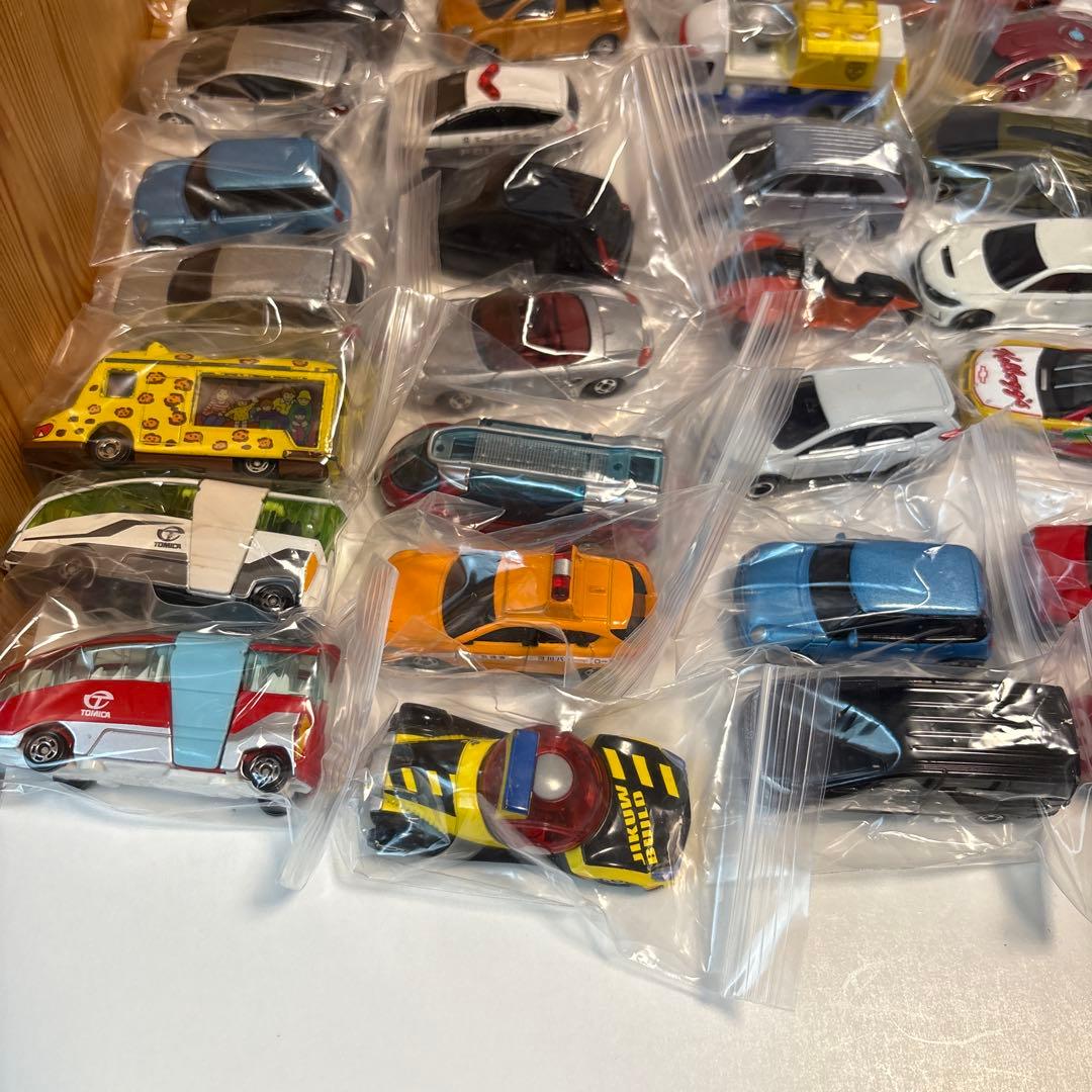 2335.トミカ70台まとめ売り