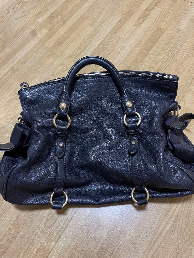 MIU MIU ブラックレザー ハンドバッグ　ゴールド