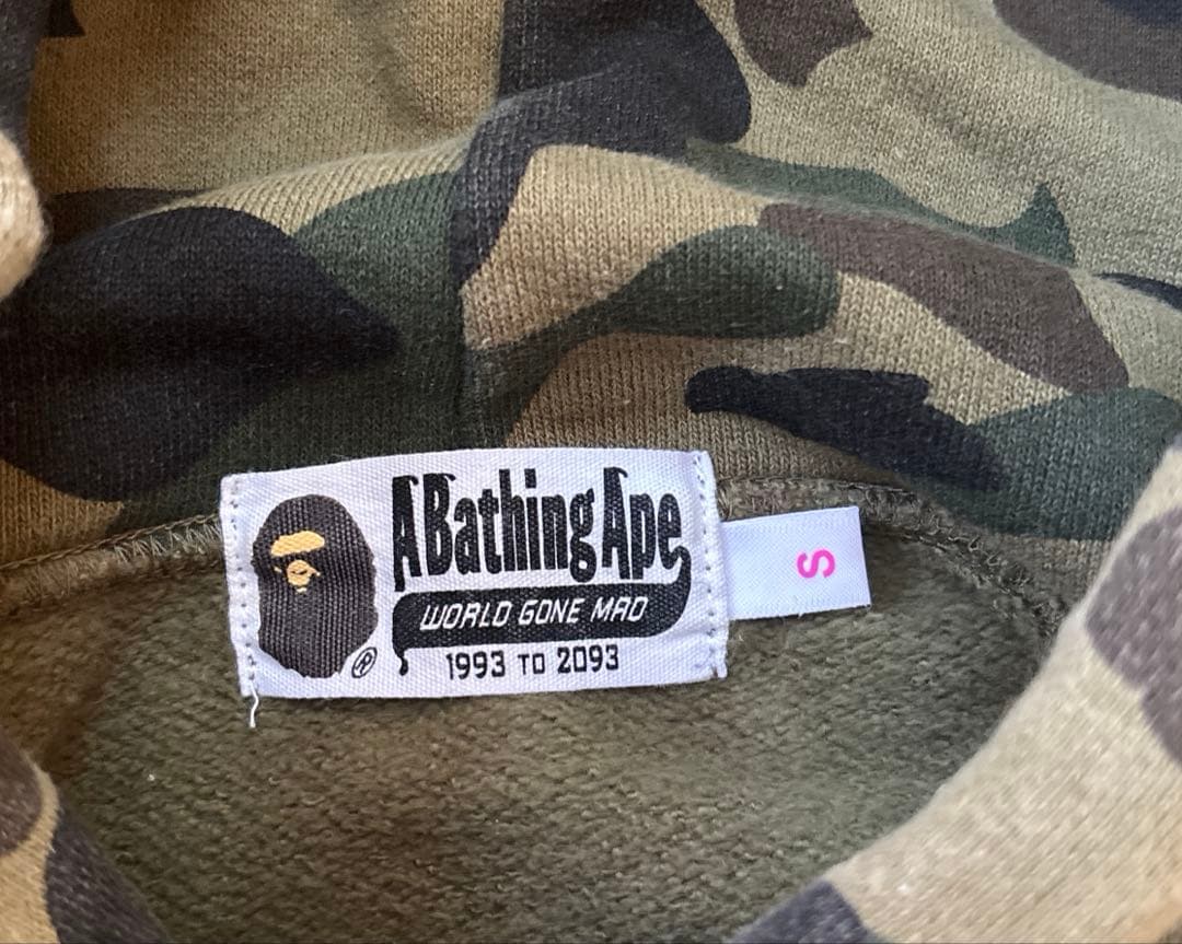 お値下げ中⭐︎アベイシングエイプ　パーカー　Green サイズS