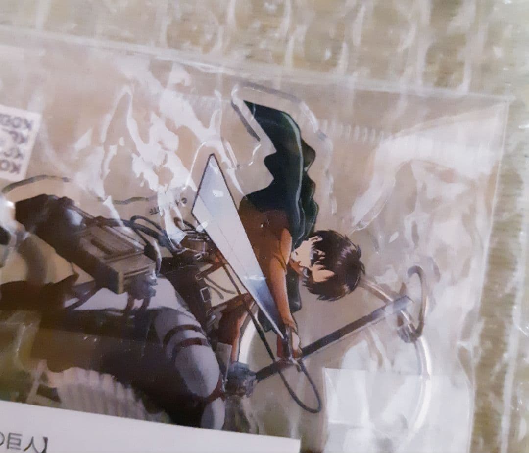 激レア【匿名配送】進撃の巨人　チャーム付きリールキーホルダー　エレン　新品未使用