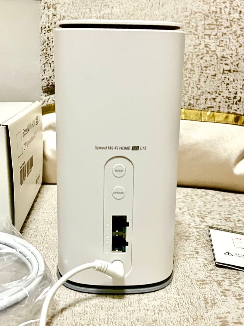 Au Speed Wi-Fi HOME L3 本体と付属品
