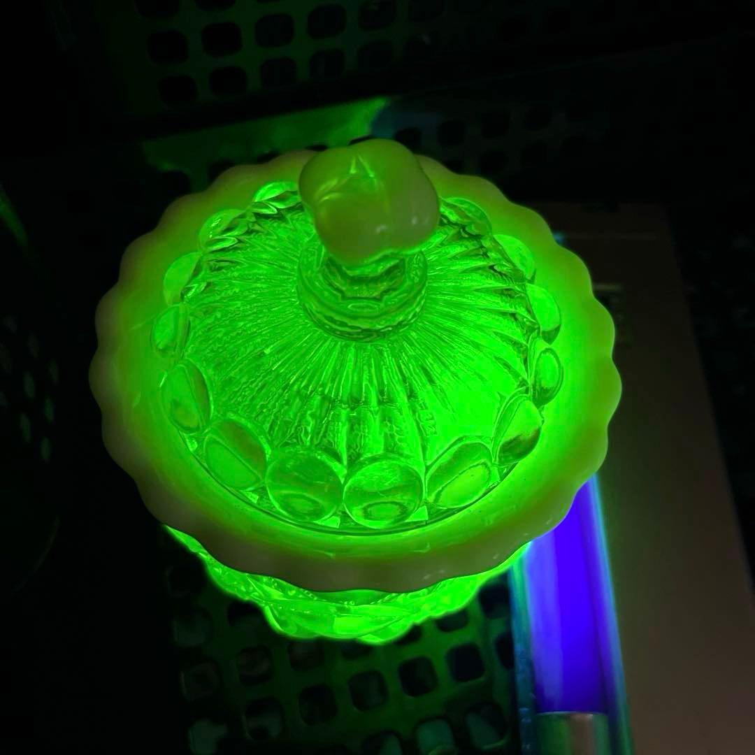 骨董 時代ガラス 乳白色 カナリアイエロー ボンボニエール 菓子器