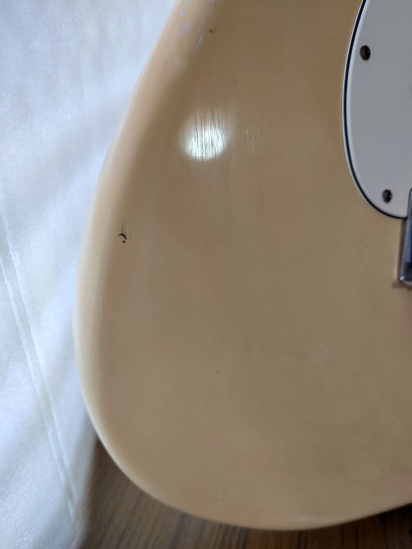 ストラトキャスター エレキギター クリーム色