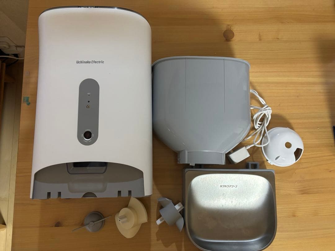 カリカリマシーンv2c Uchinoko Electric 自動給餌器 ホワイト - メルカリ
