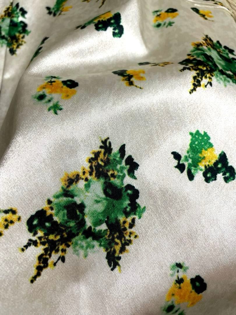 最終値下げ！TOGA PULLA トーガプルラ 花柄フレアスカート ホワイト