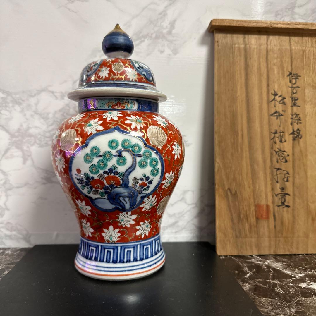 伊万里、染錦、松、竹、梅、窓絵、沈香壺。