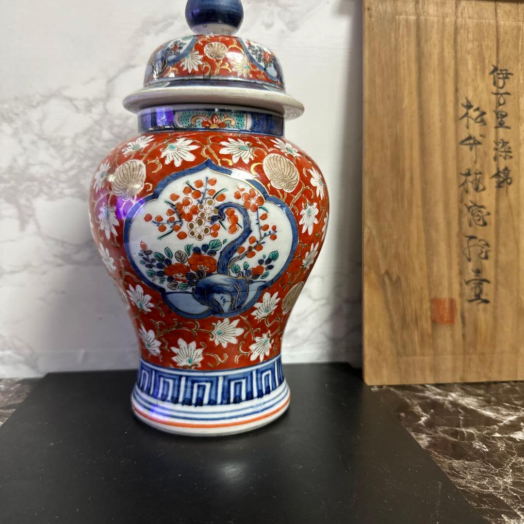 伊万里、染錦、松、竹、梅、窓絵、沈香壺。