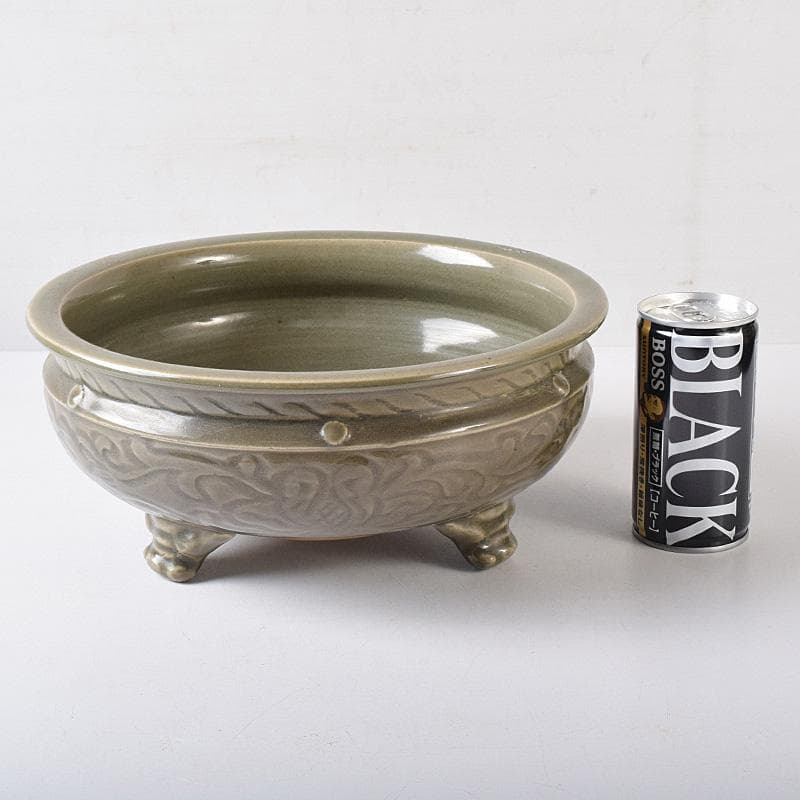 中国　龍泉窯　青磁　花文　三つ足大香炉　M　R8769 中国 龍泉窯 青磁 花文 三つ足大香炉 M R8769 - メルカリ