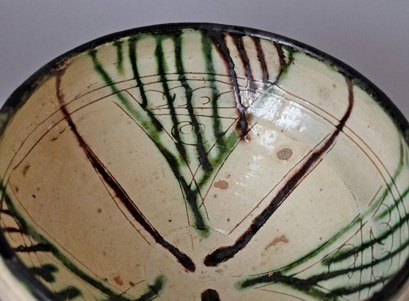 イスラム陶☆二彩・線刻の花文の鉢