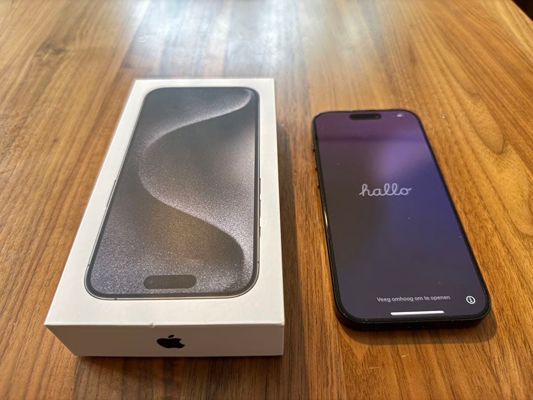 Apple iPhone 15 Pro 256gb ブラックチタニウム 本体