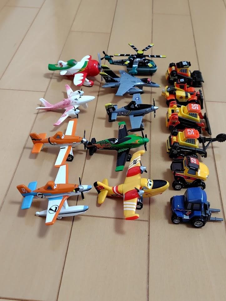 【レア・美品・送料無料】カーズ トミカ Planes １５個セット　バラ売り不可