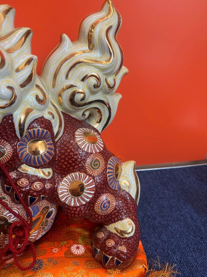 2017 九谷焼 太吉 玉乗り獅子 狛犬 置物 縁起物 金彩座布団付き