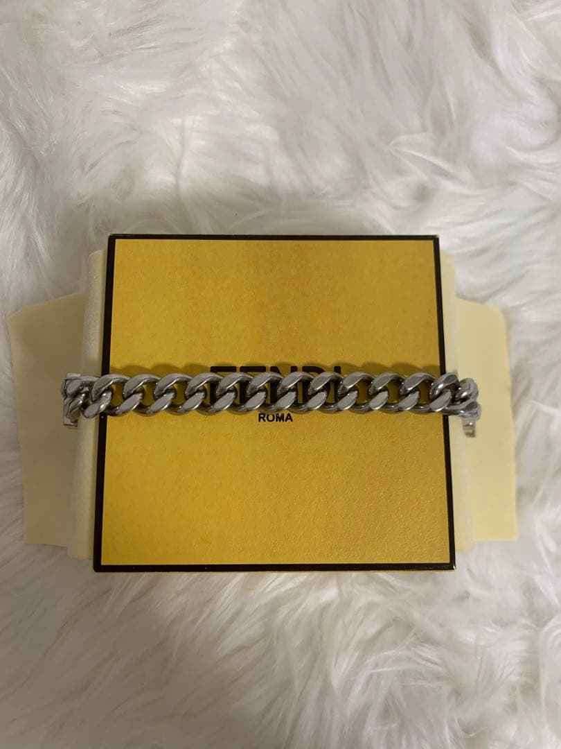 定価6.7万！美品！FENDI ブレスレット