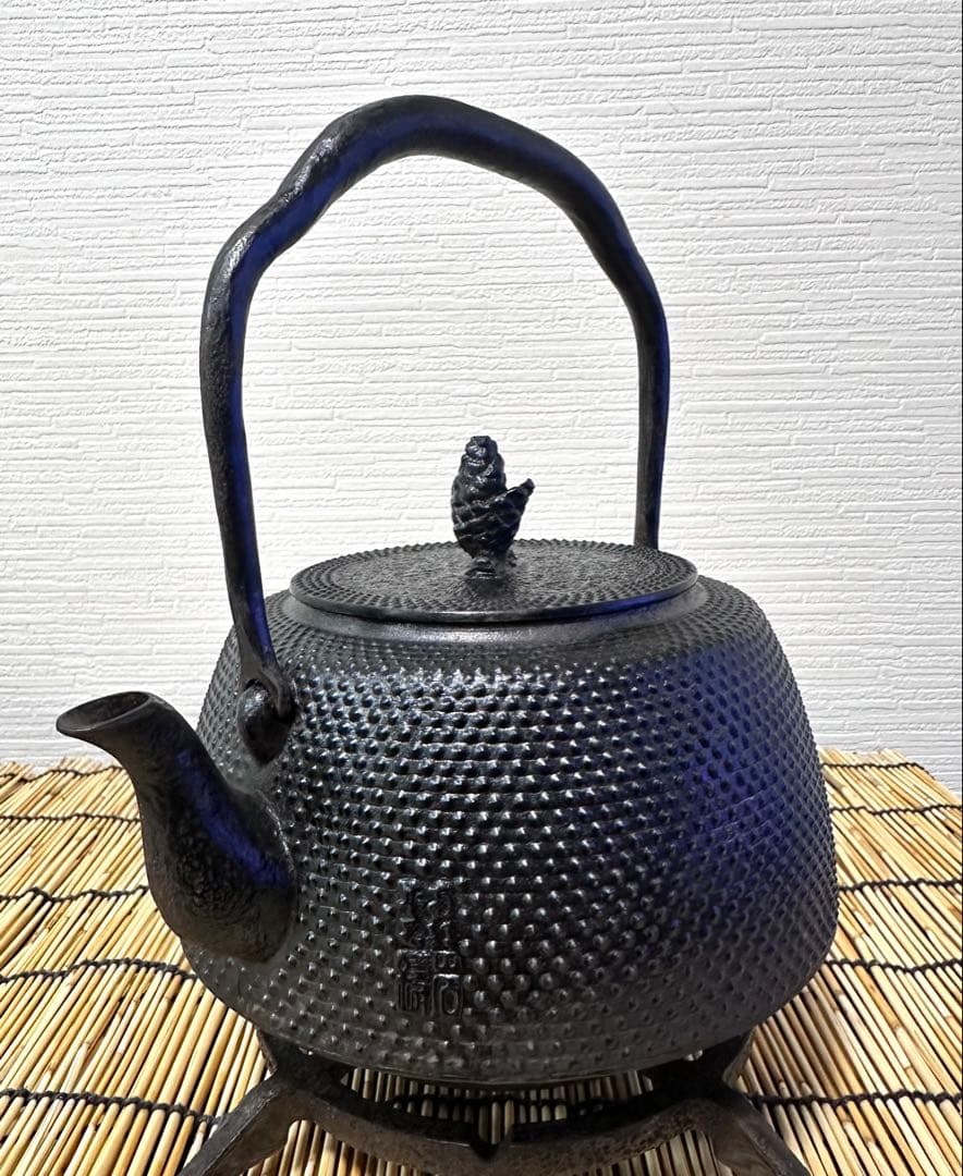 未使用品、長期保管品、栞付　南部岩鋳造　１５型九重アラレ　南部鉄瓶　南部鉄器