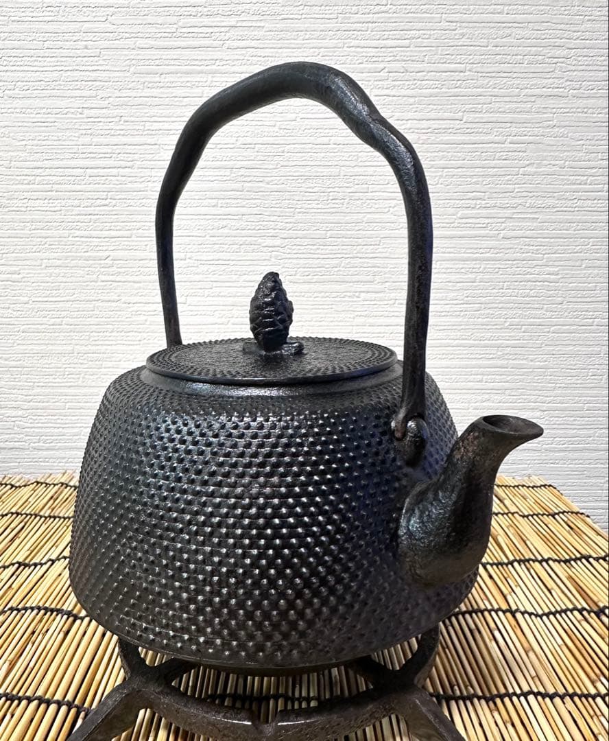 未使用品、長期保管品、栞付　南部岩鋳造　１５型九重アラレ　南部鉄瓶　南部鉄器