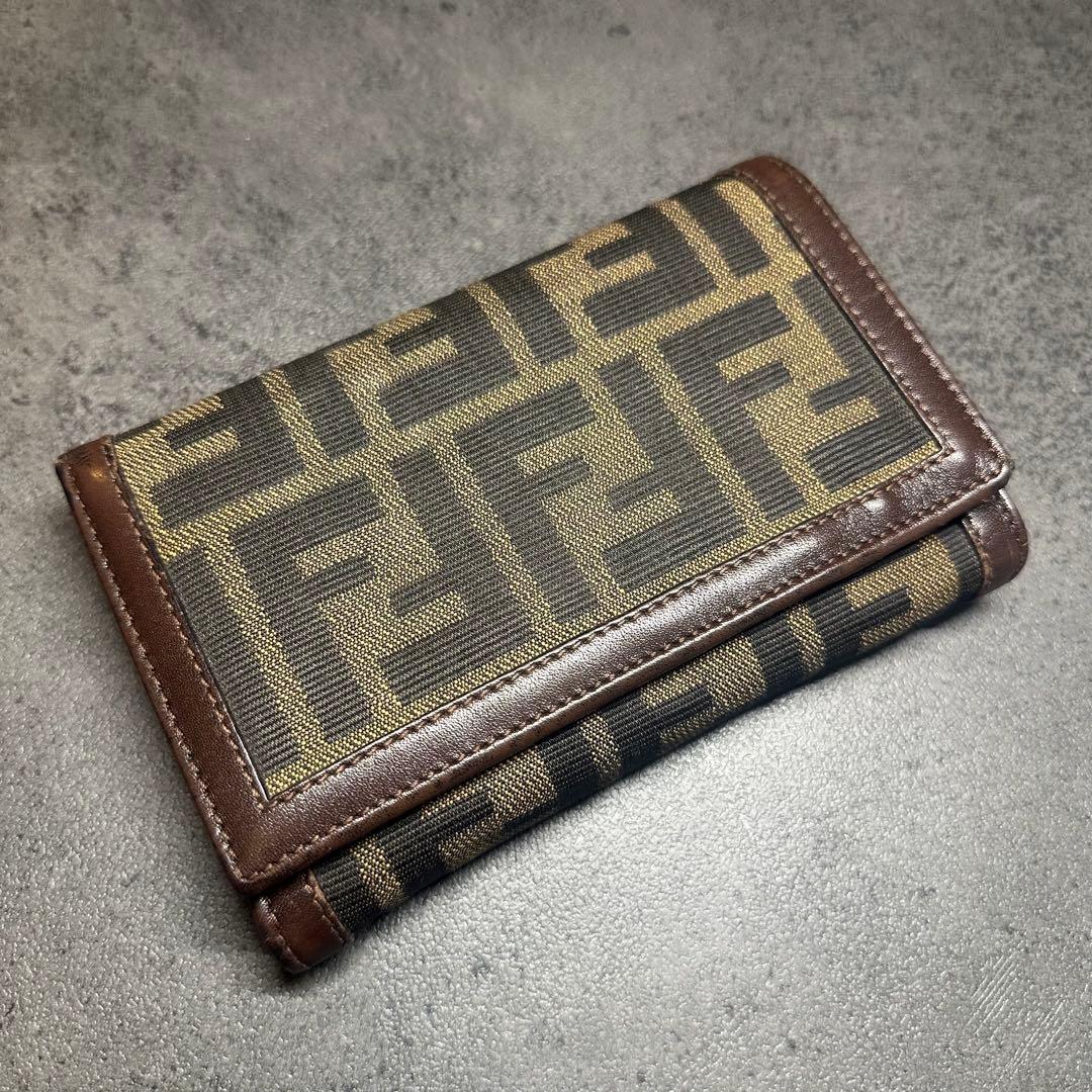 FENDI ズッカ　二つ折り財布　 コンパクトウォレット　コーナージップ