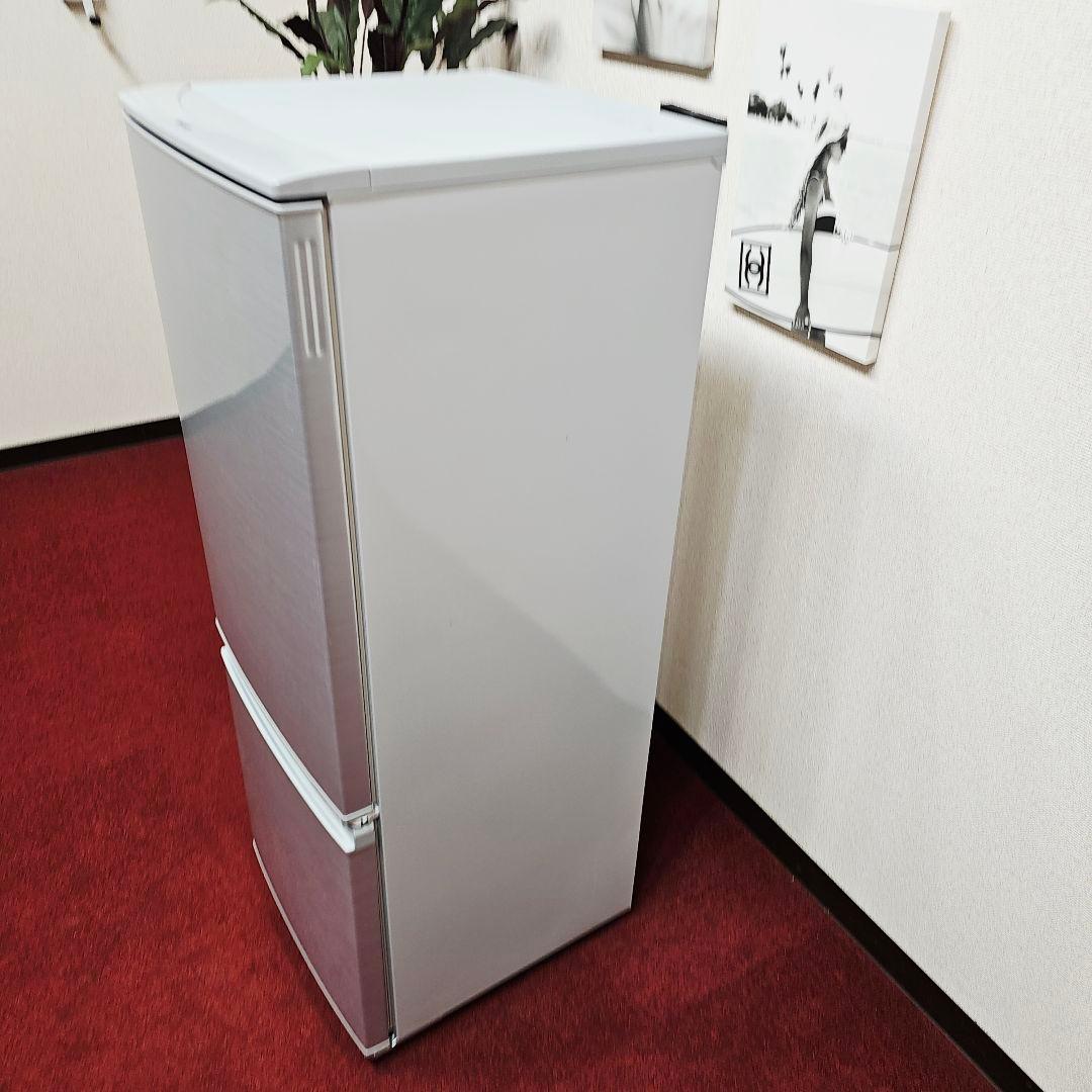 ホワイト冷凍庫 透明棚付き