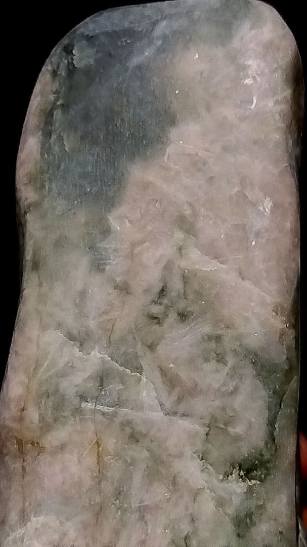 ☆翡翠原石☆糸魚川軟玉【姫川・転石磨き829g】