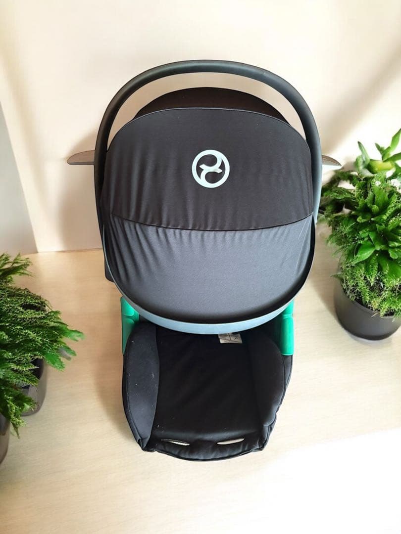 cybex サイベックス　エイトン　チャイルドシート