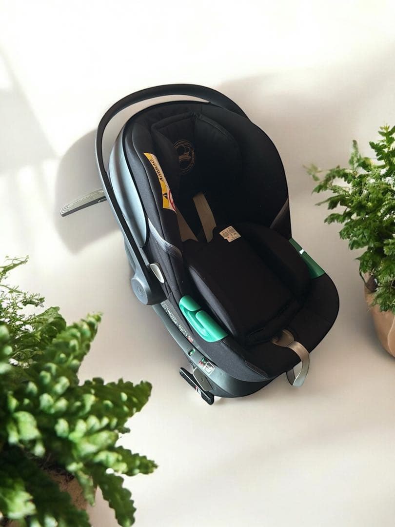 cybex サイベックス　エイトン　チャイルドシート