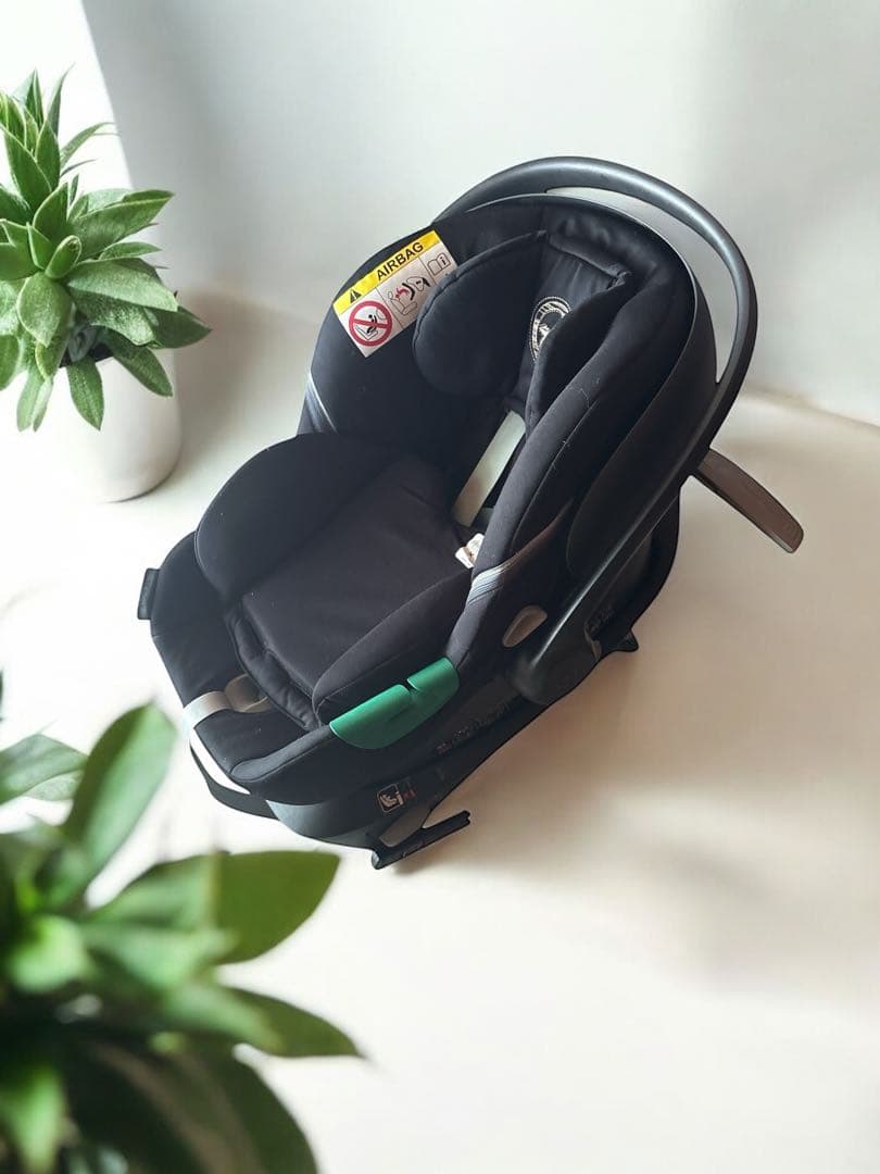 cybex サイベックス　エイトン　チャイルドシート