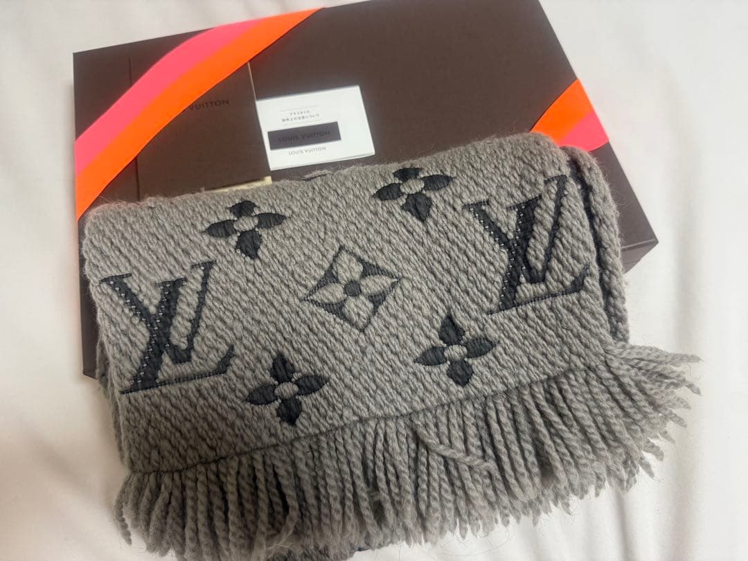 LOUIS VUITTON ロゴマニアグレー マフラー