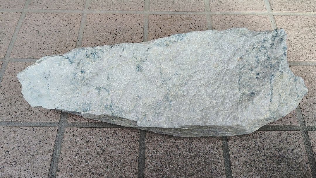 ☆翡翠原石☆糸魚川硬玉【横川ブルー・転石・川ズレ・ウブ5kg】 - メルカリ