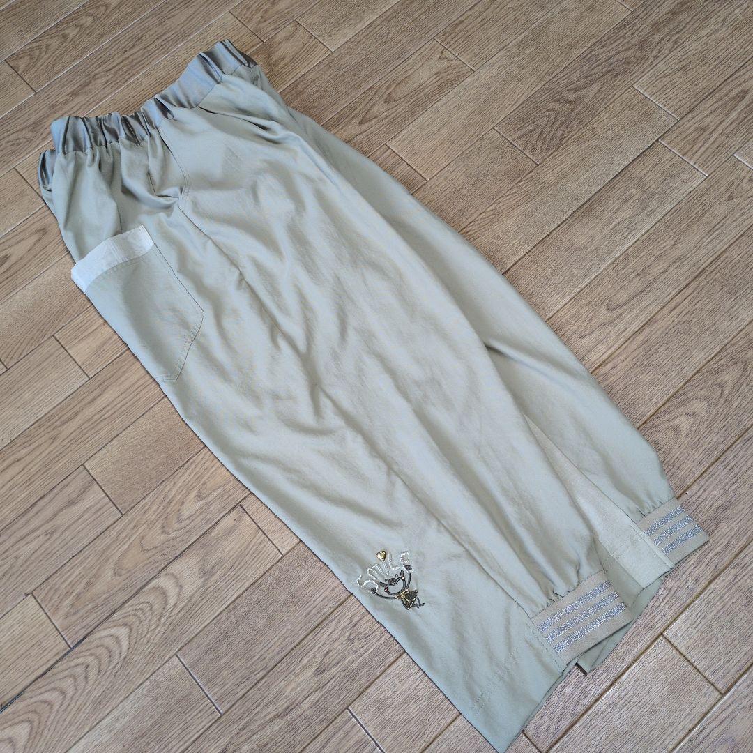 オレボレブラ♥️ぶたさんゴールドラメビジュ涼感ベージュサルエルパンツ