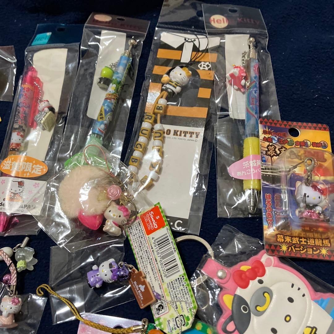 30点ご当地キティ根付けやペンやファスナーマスコットなど