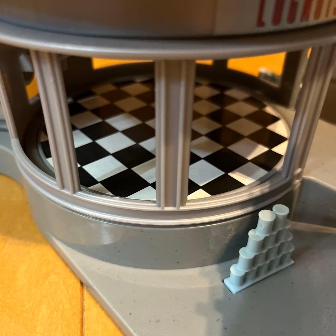 マテル　カーズ　フローのV8カフェギミック付きプレイセットフロー1台付き