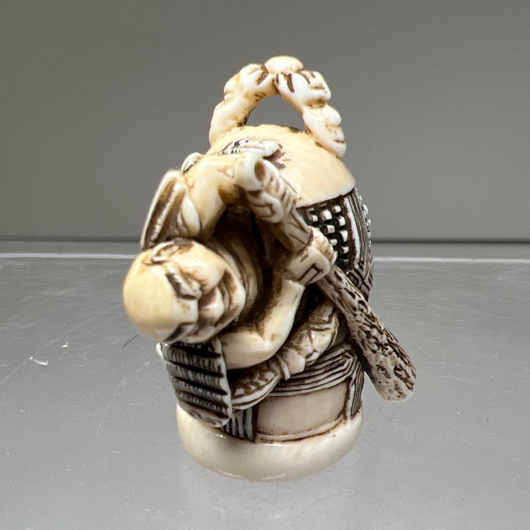 極上鐘に人物根付 12g 東Y8-0203☆2Fトコチ - メルカリ