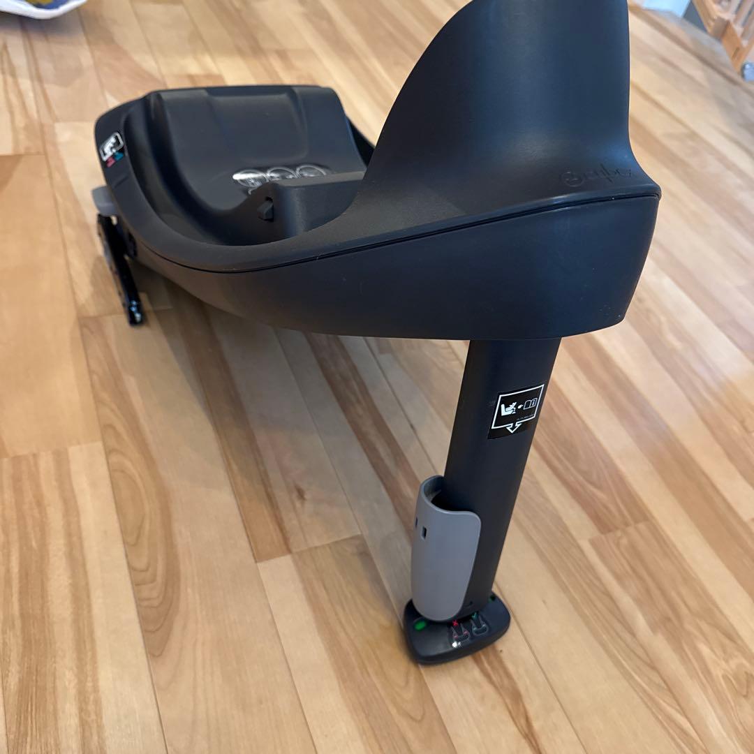 チャイルドシート　サイベックス cybex ベースone