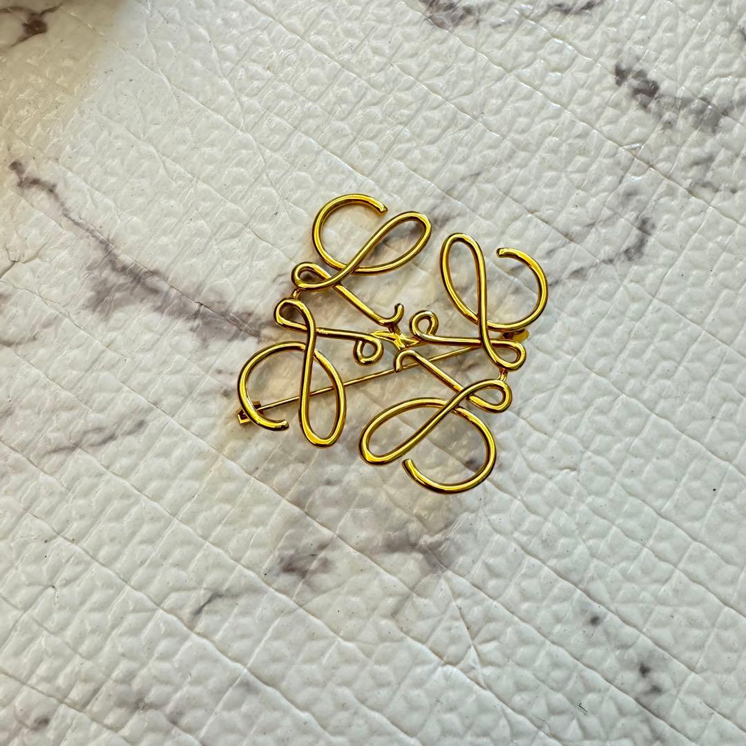 LOEWE ゴールド リボンブローチ