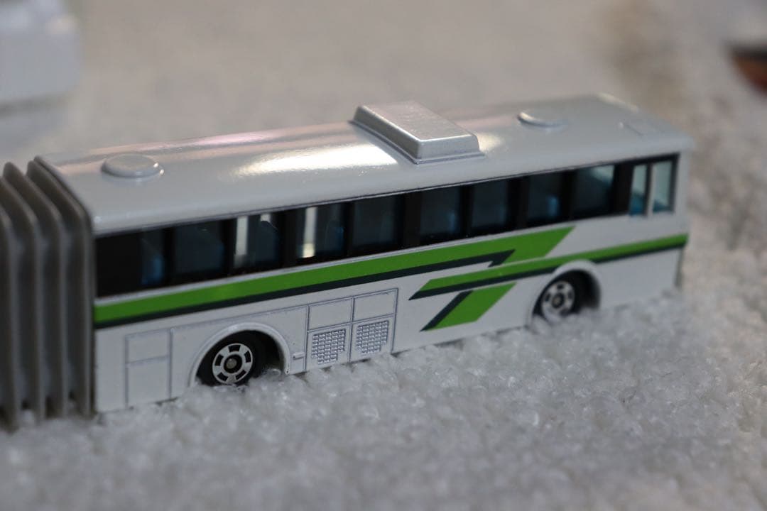 ロングトミカ　VOLVO 富士重工　連節バス　L4 EXPO85 トミカ