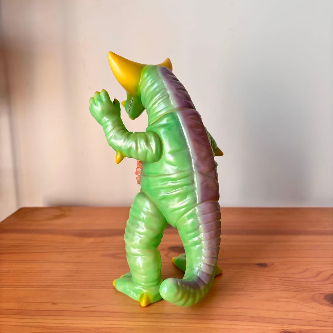 マーミット ゴモラ 蓄光成形 カスタム塗装 ソフビ インディーズ - メルカリ