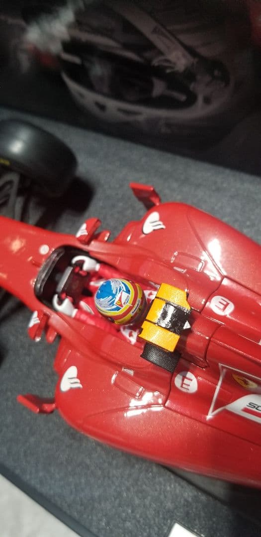 マテル　フェラーリ 150°ITALIA　F.アロンソ　1/18