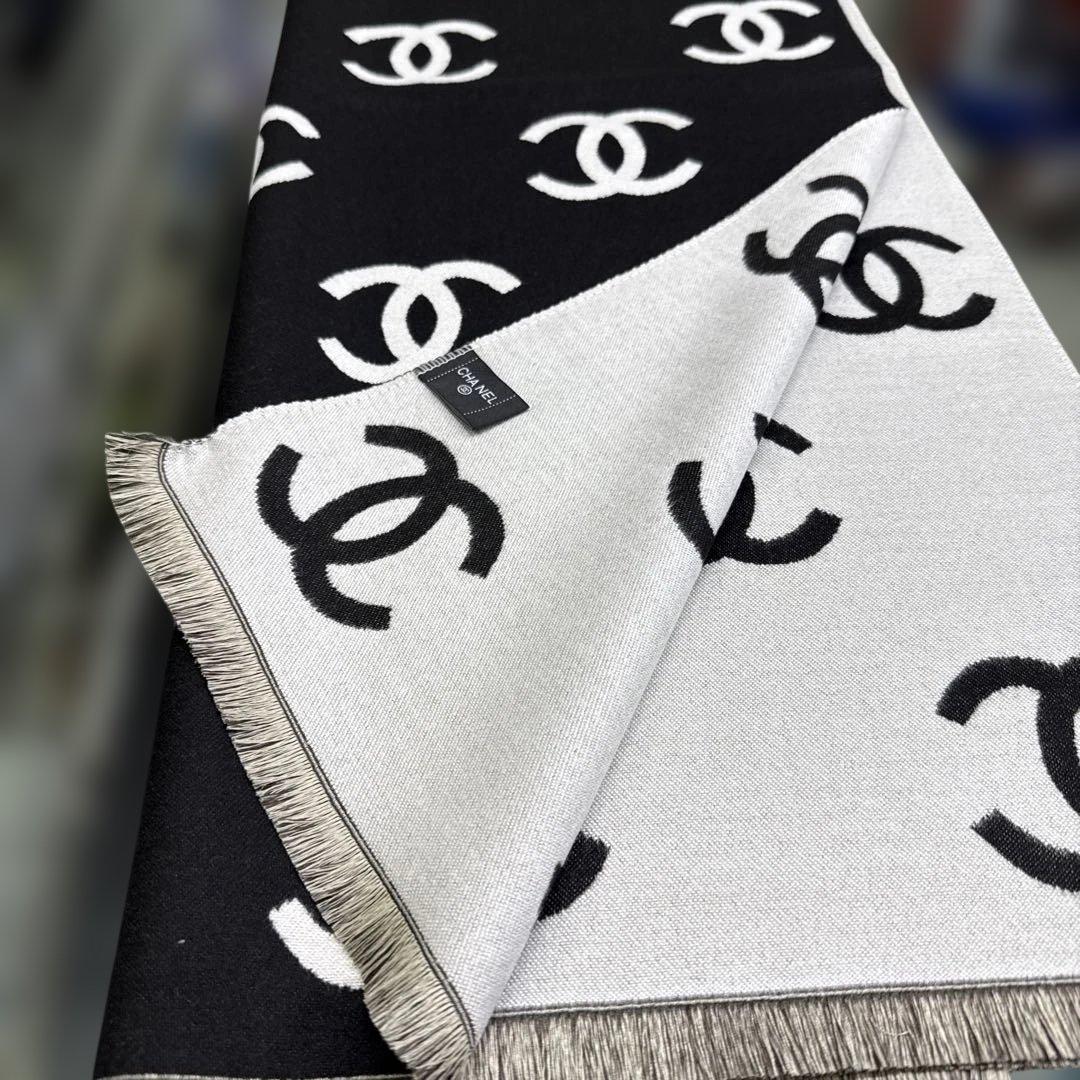 ノベルティCHANELリバーシブルストール ロゴマフラー ブラック