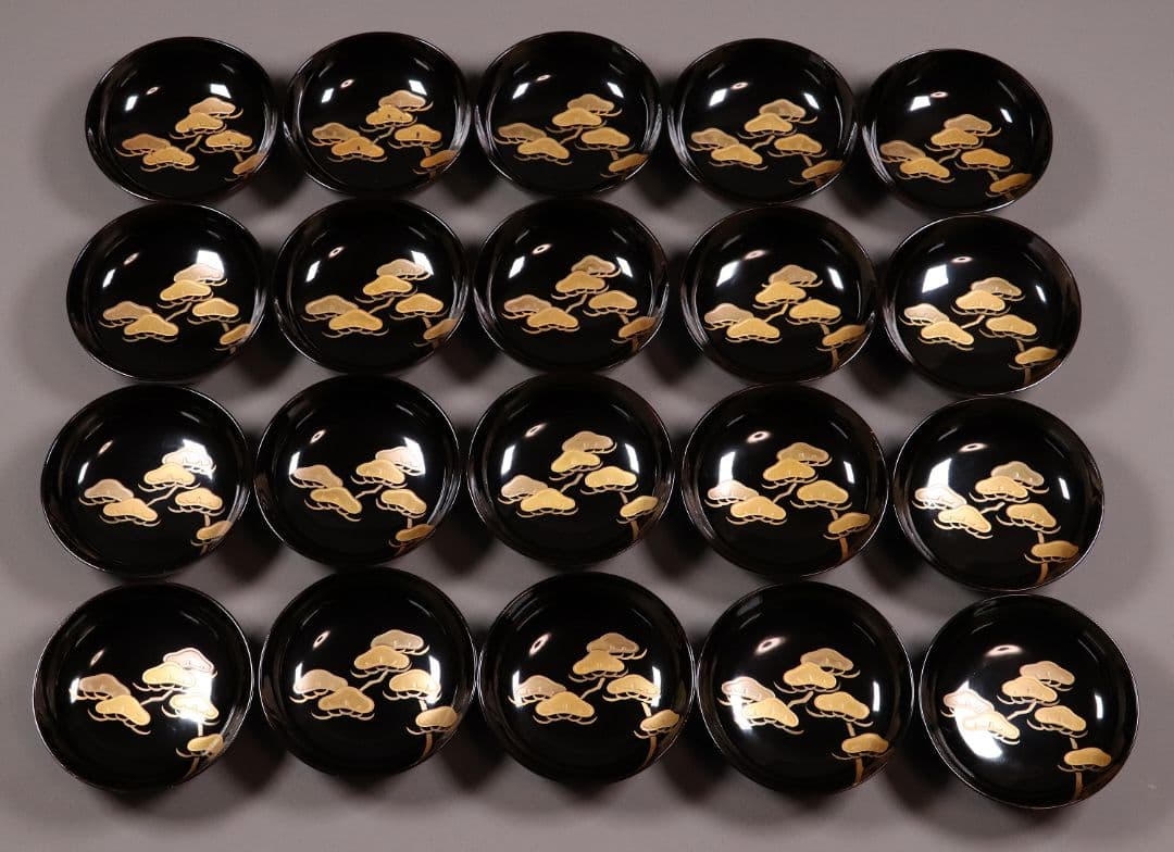 漆芸 輪島塗 松蒔絵 木皿 二十客 欅地 木地溜塗 黒塗 金蒔絵 【MA359】