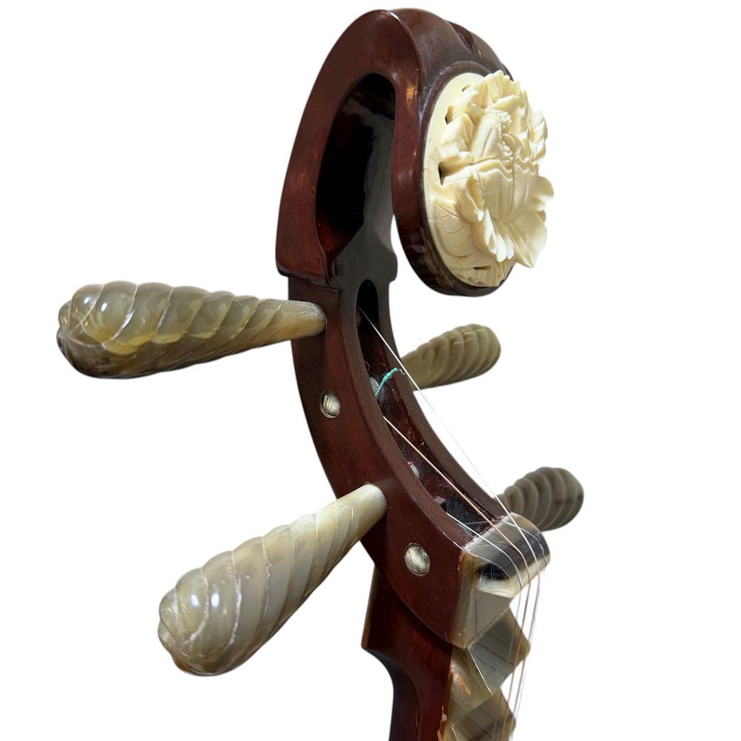 【美品】牡丹彫刻付き 中国琵琶 ピーパ 響き豊かな工芸モデル　新品弦1.2付き
