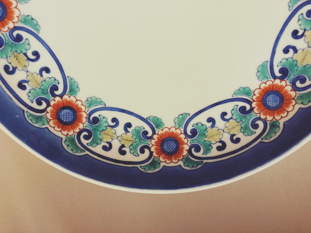 【真作保証】 市川龍仙 色鍋島 色絵唐花文 七寸皿