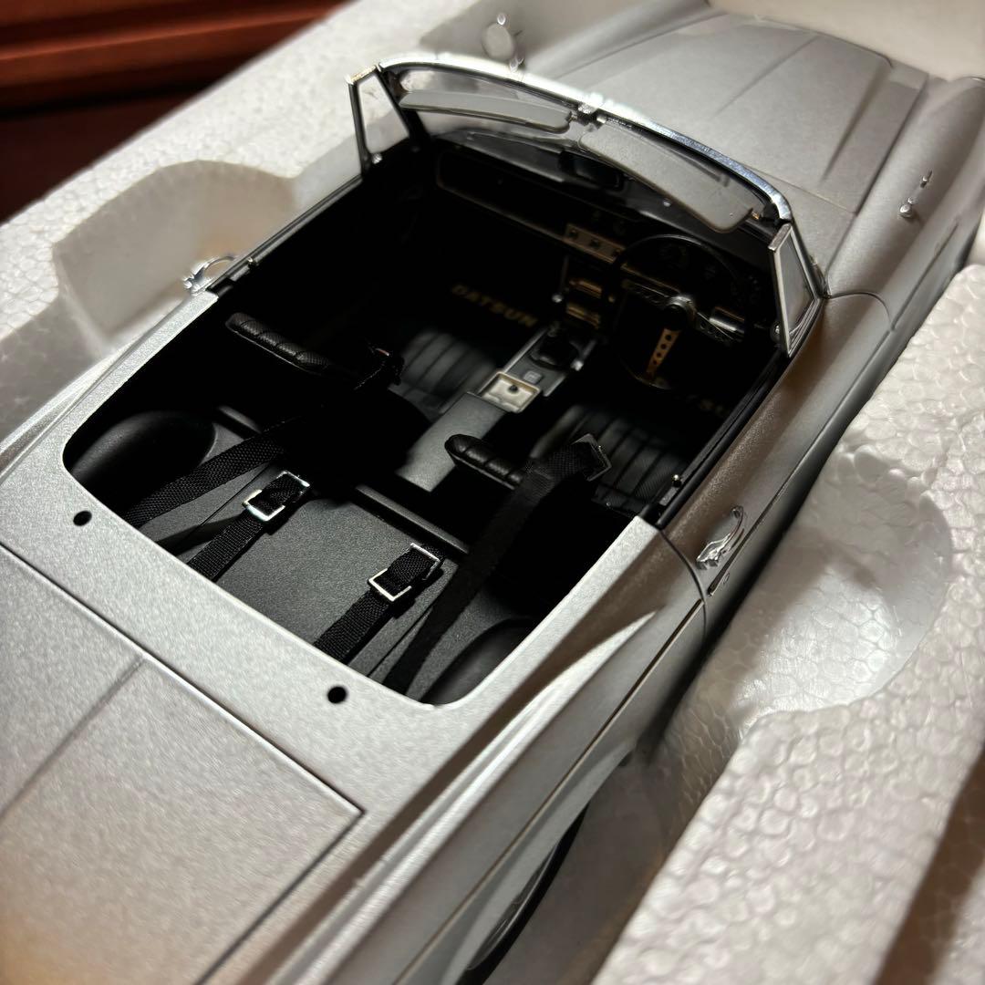 オートアート 1/18 ダットサン フェアレディ 2000 SR311 未展示品