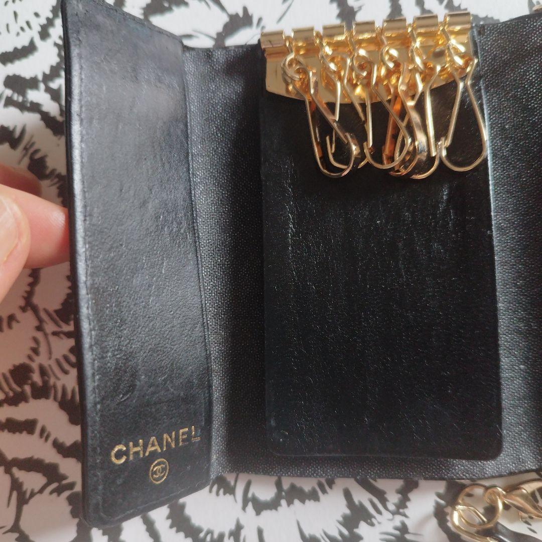 CHANEL ブラック レザー チェーンケース