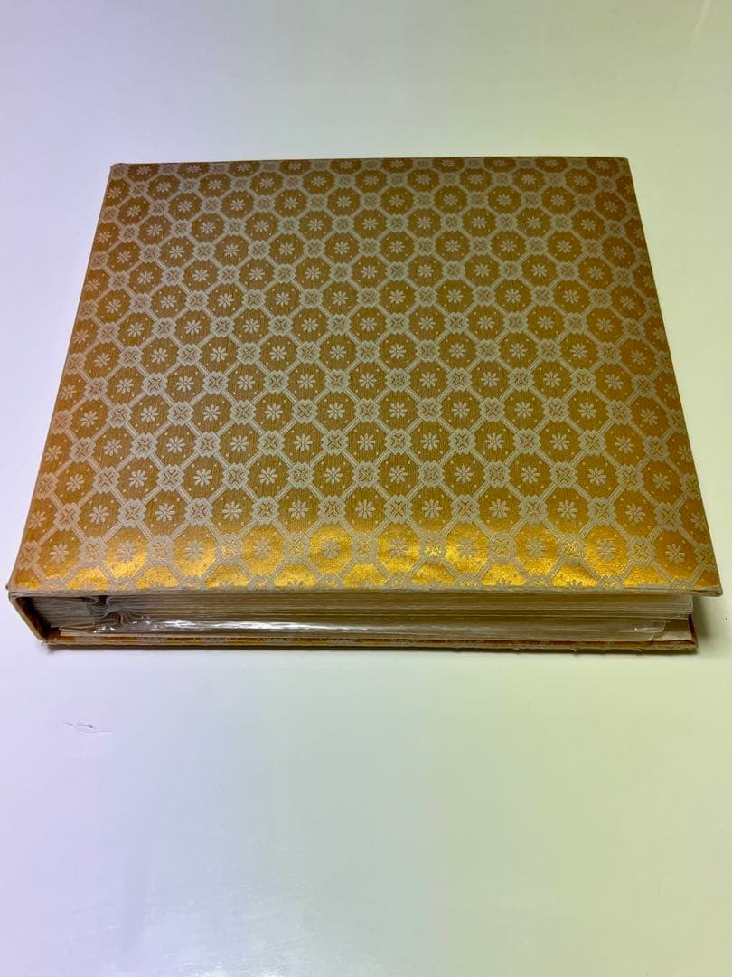 様々なテーマの作品を収録した日本画アルバム。 TD-670 現代日本画作家集2026年版の名入れカレンダーを格安で販売 - 名