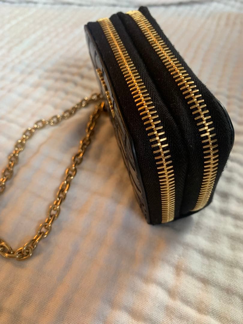 美品 miumiu チェーンウォレット ラウンドファスナー クロコ型押しブラック