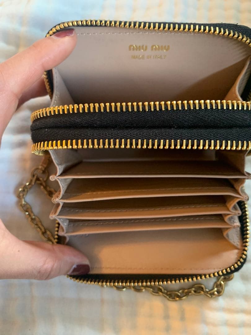 美品 miumiu チェーンウォレット ラウンドファスナー クロコ型押しブラック