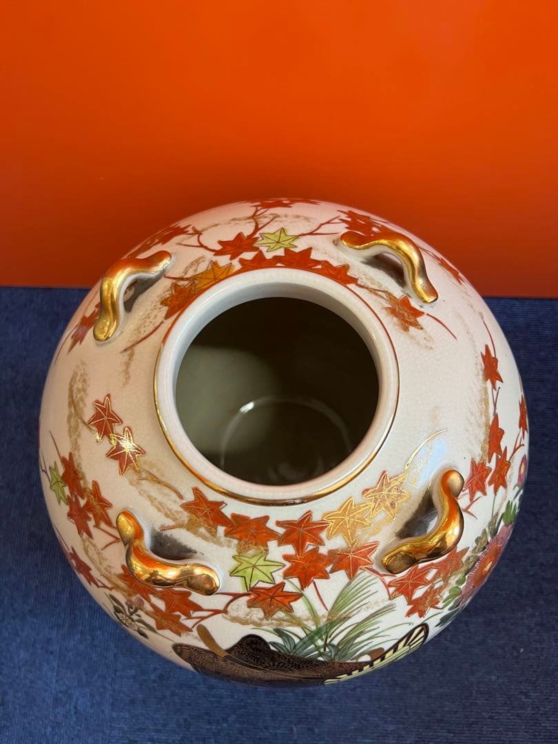 1345 薩摩焼四耳付花瓶草花と御所車図柄金彩時代物骨董