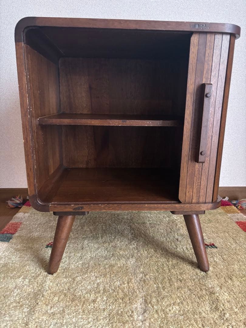 ビーカンパニー　アンティーク風木製キャビネット