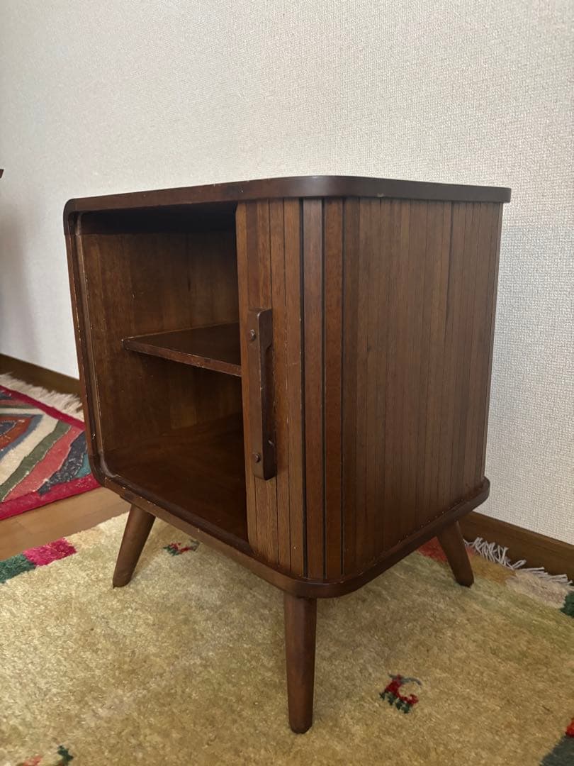 ビーカンパニー　アンティーク風木製キャビネット