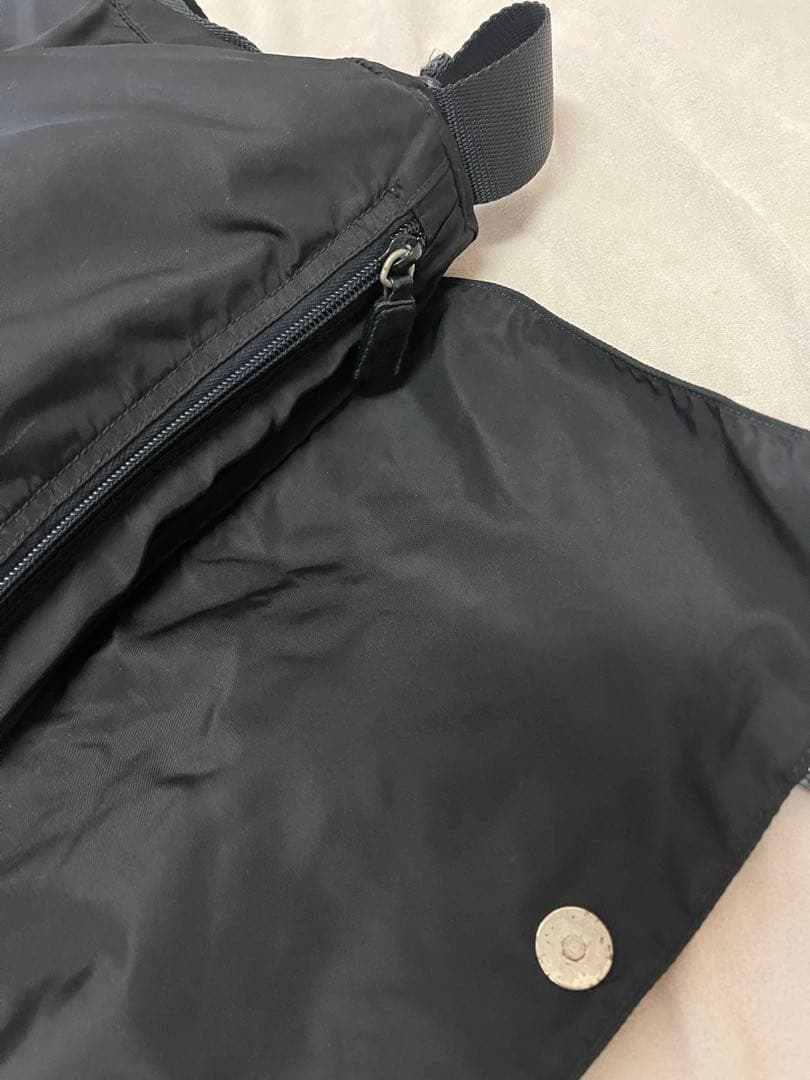 【美品】プラダ ナイロン メッセンジャーショルダー バッグ ブラック三角ロゴ