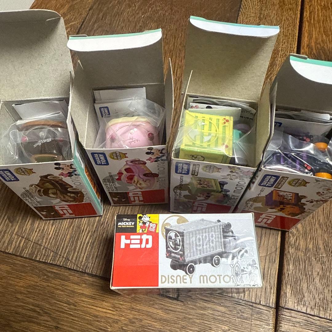 希少 新品同様品 トミカ ディズニー プーさん バレンタイン 90周年 8台